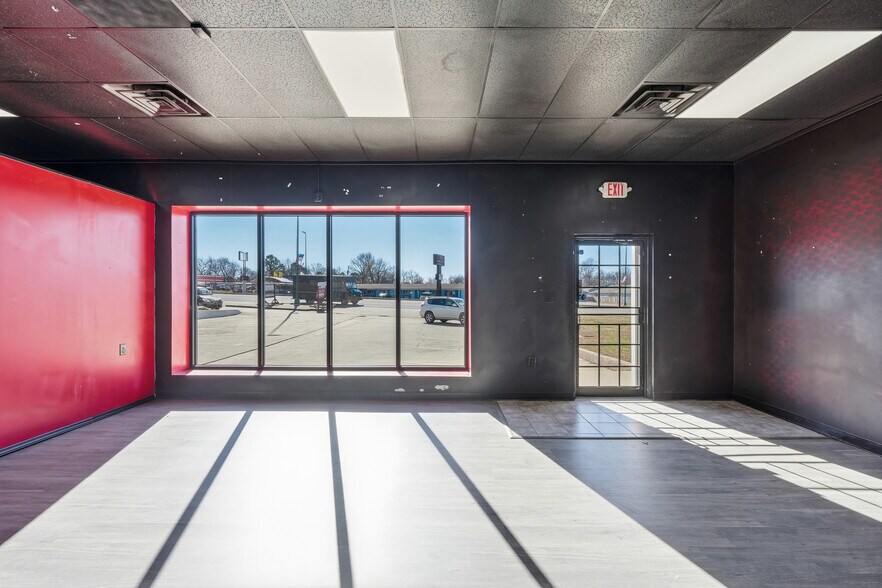 More Photos Of 1223 US-412, Siloam Springs Storefront For Lease