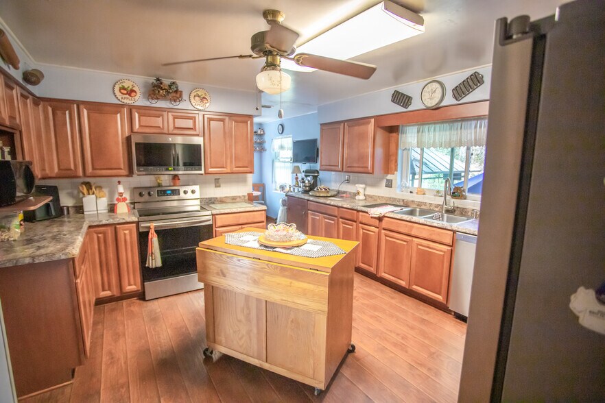 More Photos Of 6004 Se Us Highway 301, Hawthorne Specialty For Sale