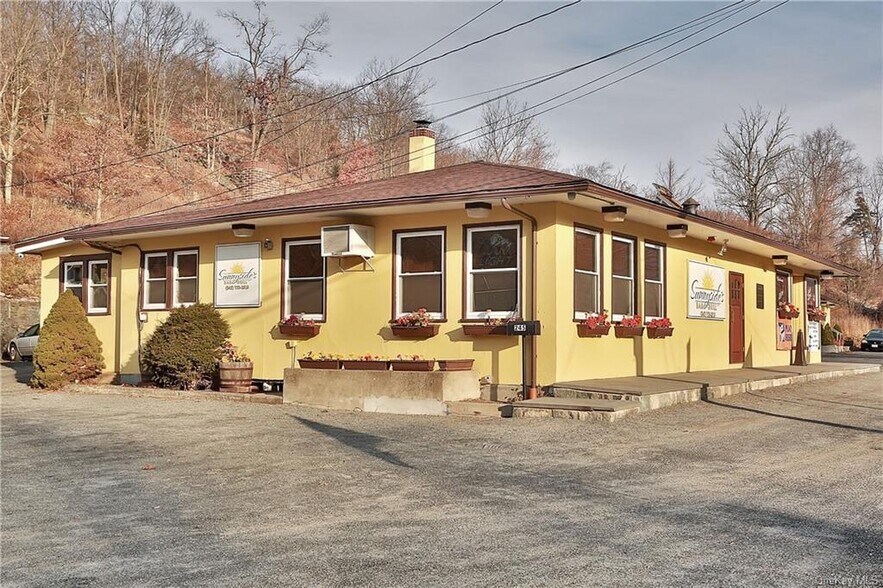 More Photos Of 243-249 Orange Tpke, Sloatsburg Restaurant For Sale