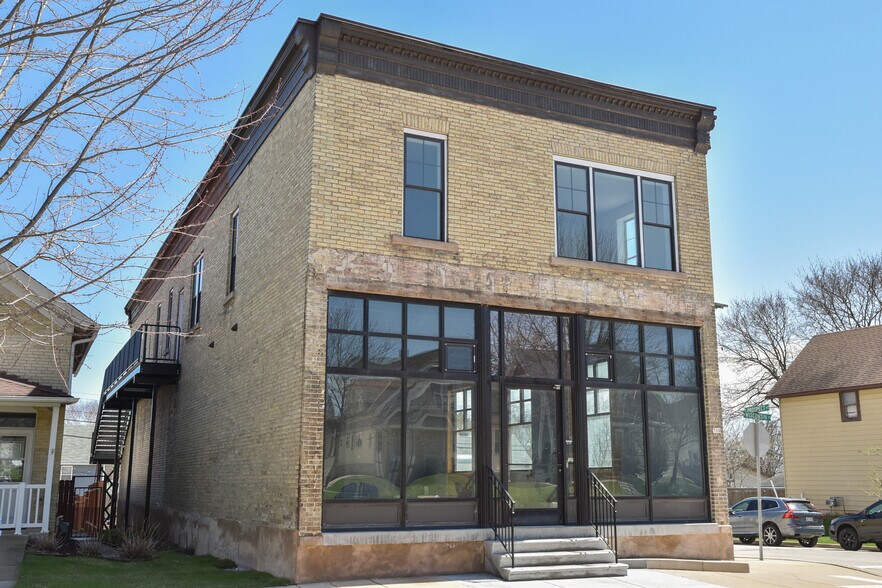 More Photos Of 700 N Wisconsin St, Port Washington Flex For Lease