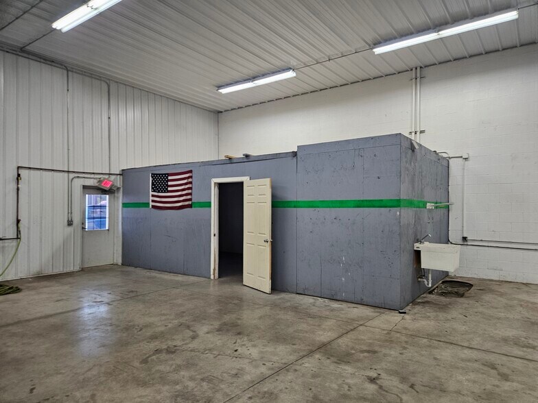 More Photos Of 1299 Leah Rd, Morris Warehouse For Lease