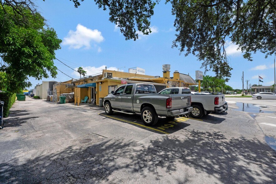 More Photos Of 6891 SW 40th St, Miami Storefront Retail Office For Sale