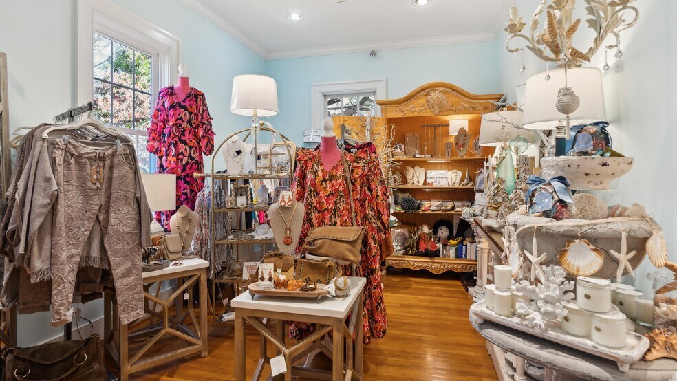 More Photos Of 5309 S Seminole Trl, Madison Storefront For Sale