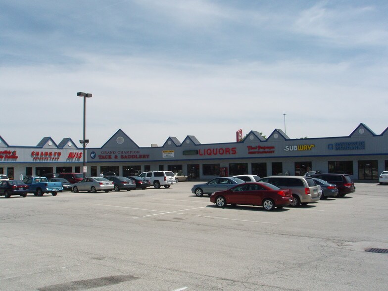 More Photos Of 3905 W 96th St, Indianapolis Storefront For Lease