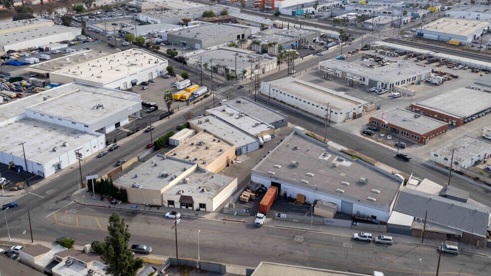 More Photos Of 12712 Saticoy St, North Hollywood Light Distribution For Lease
