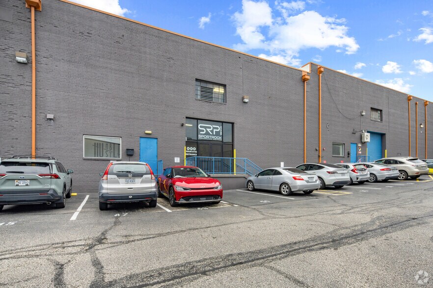 More Photos Of 5300-5320 Eisenhower Ave, Alexandria Warehouse For Lease