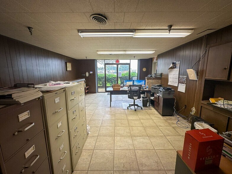 More Photos Of 101 Anvil St, Jacksonville Warehouse For Sale