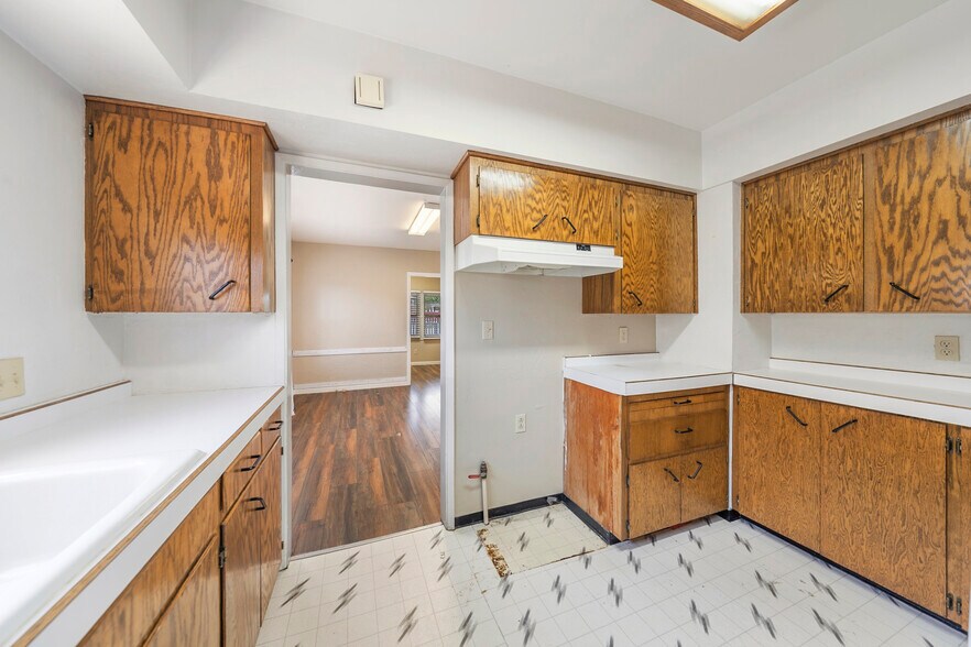 More Photos Of 143 S Main St, Phoenix Office For Sale