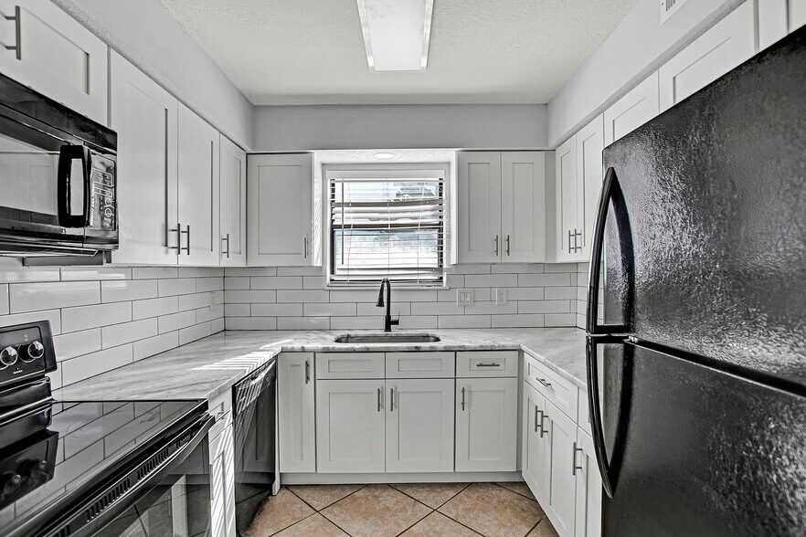 More Photos Of 725 7th S ave, Jacksonville Beach Multifamily For Sale