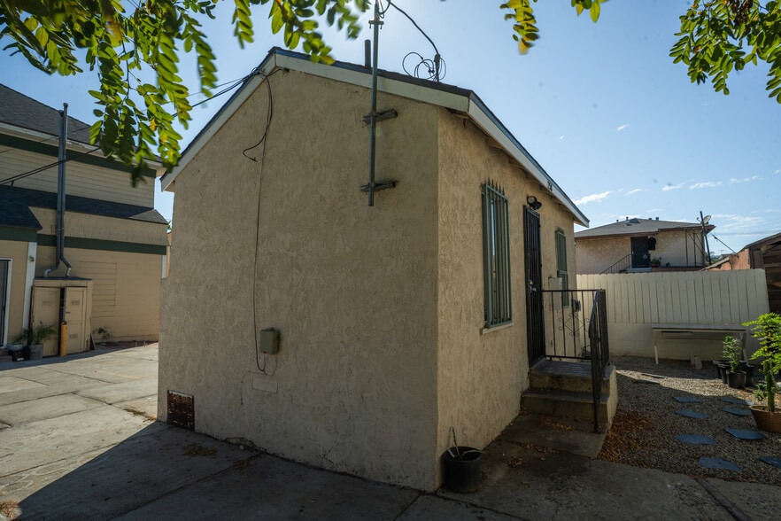 More Photos Of 252 W 11th, San Pedro Apartments For Sale