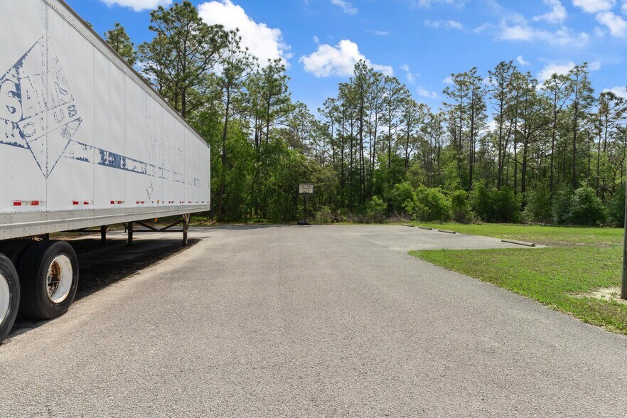 More Photos Of 15464 Cortez Blvd, Brooksville Unknown For Lease