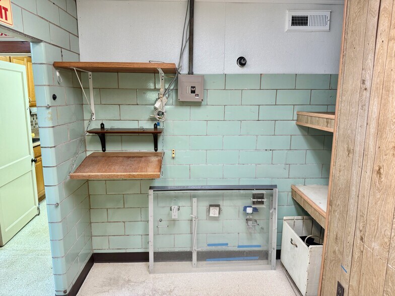 More Photos Of 1107 Lincoln Way E, Massillon Veterinarian Kennel For Sale