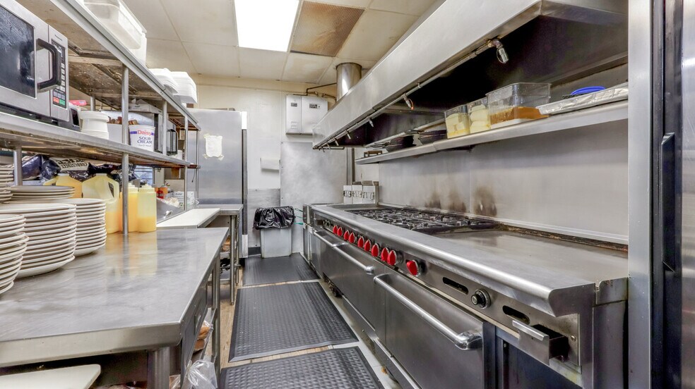 More Photos Of 1418 Main St, Bloomer Restaurant For Sale