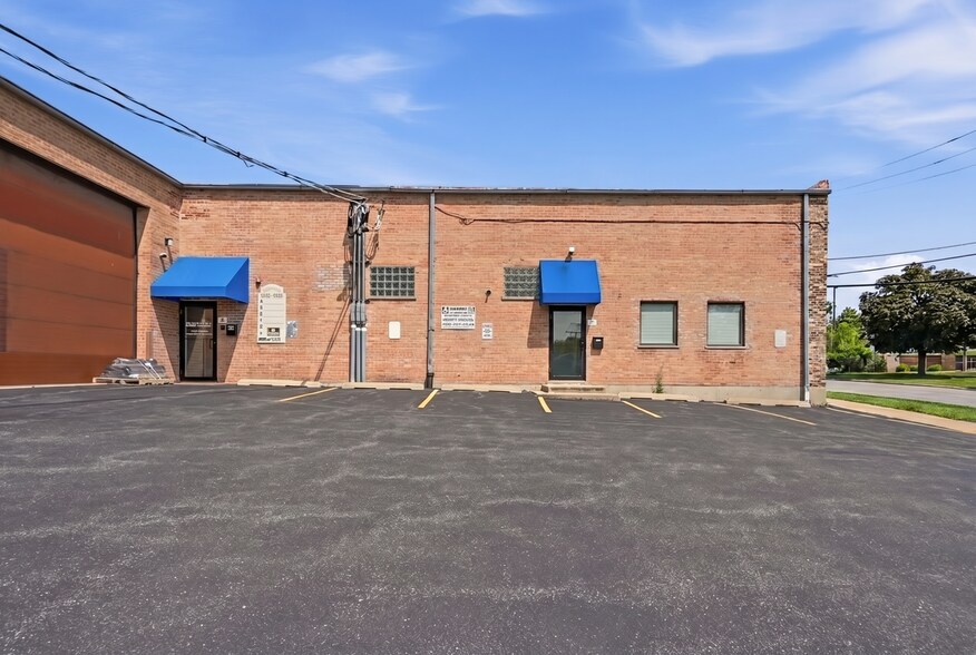 More Photos Of 6502-6504 W Joliet Rd, Countryside Office For Sale