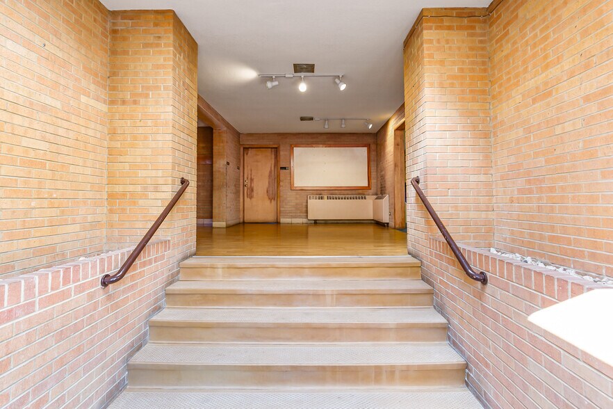 More Photos Of 3955-3995 N Irving St, Denver Religious Facility For Lease