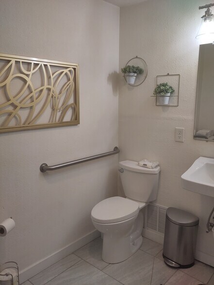 More Photos Of 6655 Arapahoe Rd, Boulder Warehouse For Lease