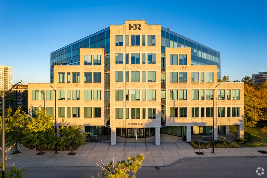 More Photos Of 100 York Blvd, Richmond Hill Medical For Lease