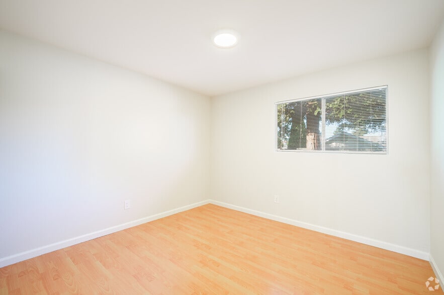 More Photos Of 900 Alvarez Ave, Pinole Apartments For Sale