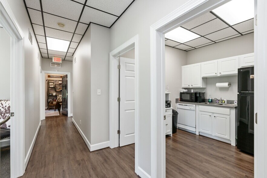 More Photos Of 3240 Office Pointe Pl, Louisville Office For Sale