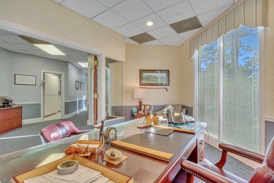 More Photos Of 52 New Orleans Rd, Hilton Head Island Office For Sale