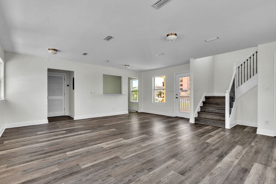 More Photos Of 1140 Fort Pickens Rd, Pensacola Beach General Retail For Sale