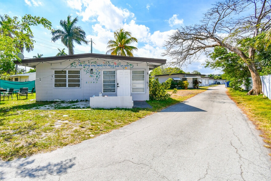Primary Photo Of 215 NE 10th Ave, Hallandale Beach Apartments For Sale