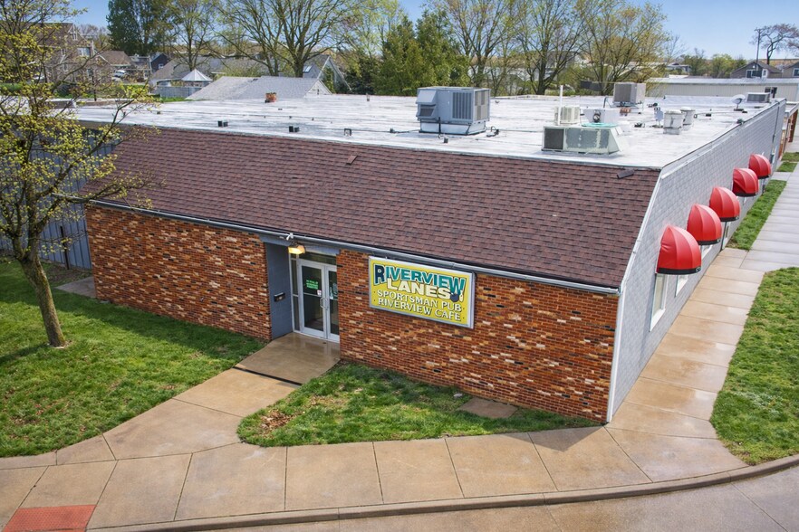 Primary Photo Of 125 Main St, Huron Bowling Alley For Sale