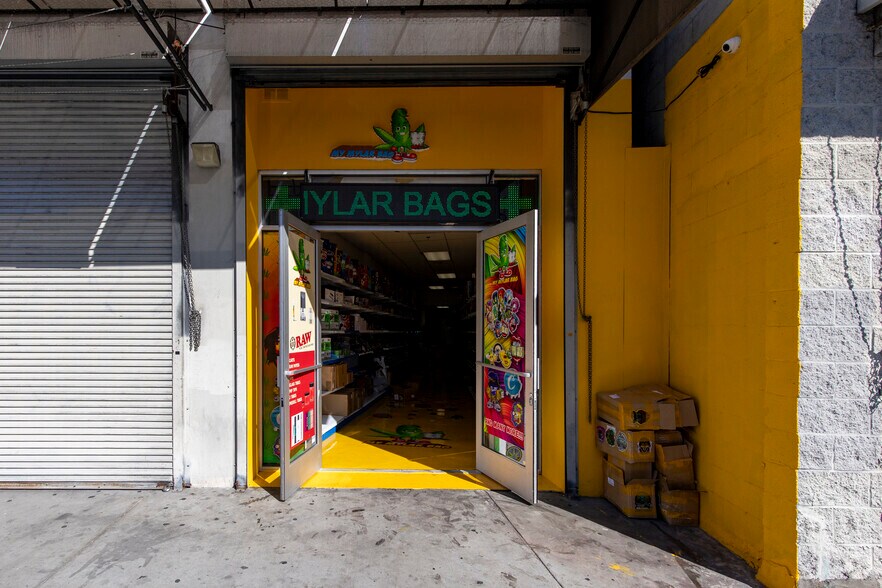 More Photos Of 215 E 4th St, Los Angeles Storefront Retail Office For Lease