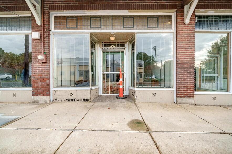 More Photos Of 715-725 N Mangum St, Durham Storefront For Lease