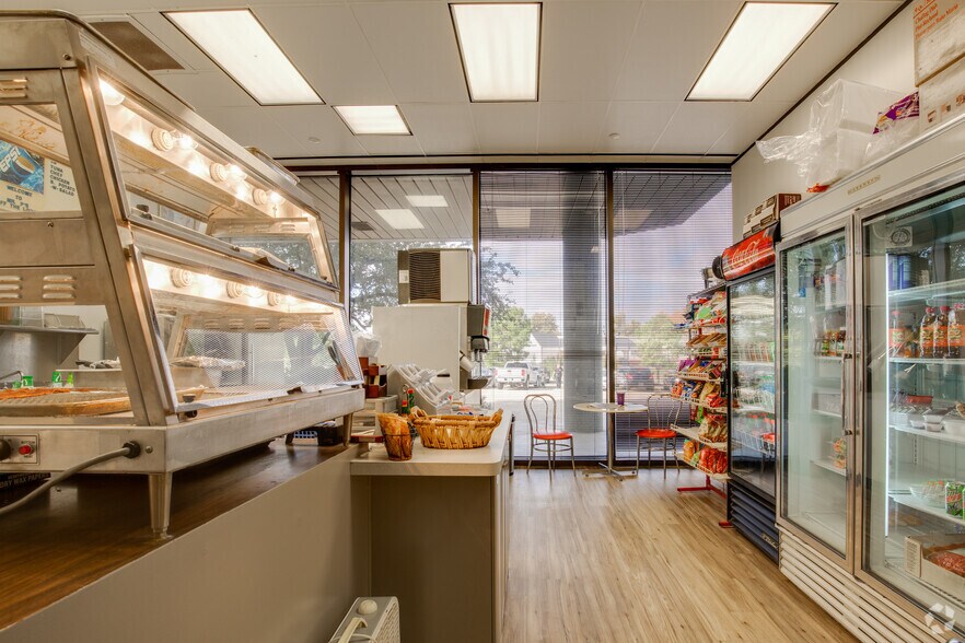 More Photos Of 2431 E 61st St, Tulsa Office For Lease