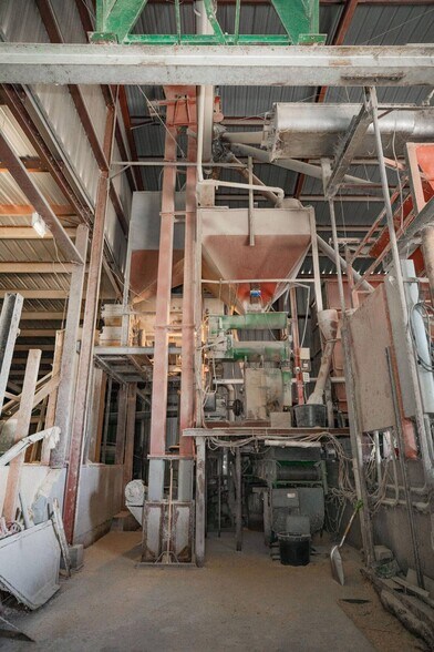 More Photos Of 9705 SE 1300th Rd, Humansville Industrial For Sale