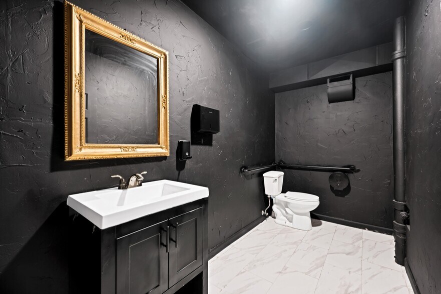 More Photos Of 1517 E Las Olas Blvd, Fort Lauderdale Bar For Lease