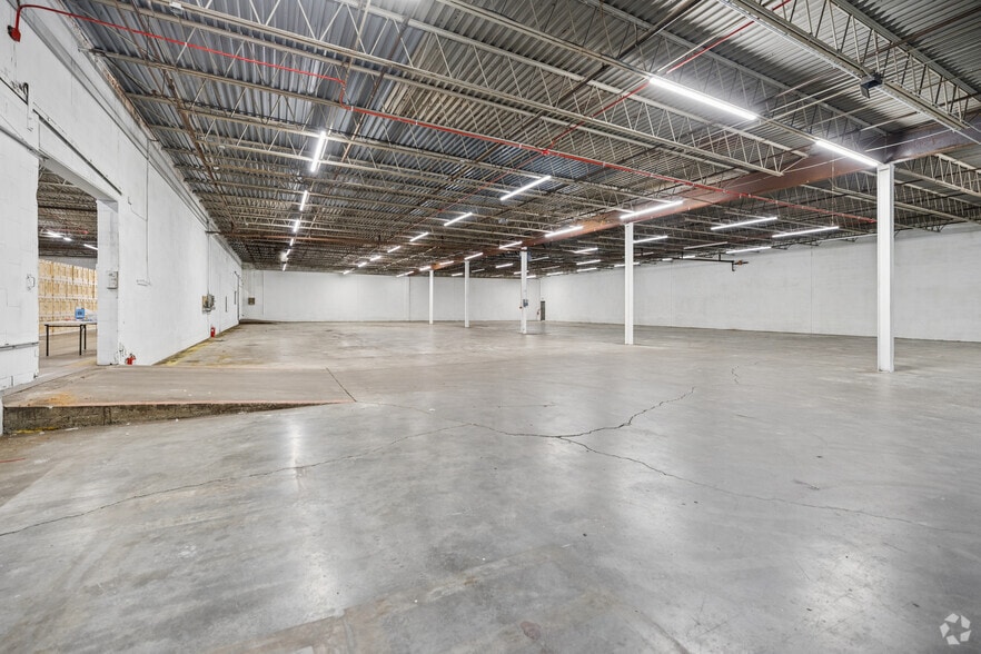 More Photos Of 6 Willow Rd, Ayer Warehouse For Lease