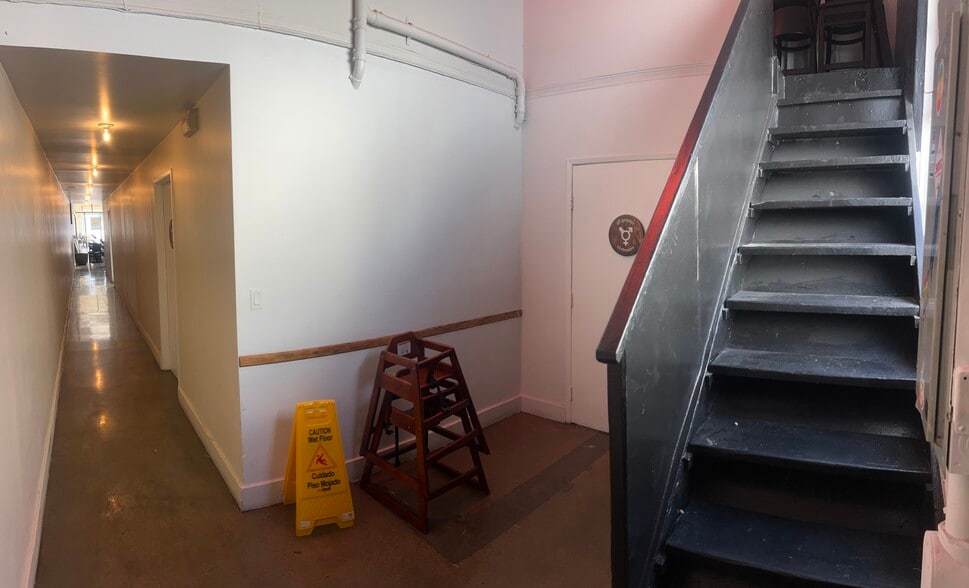 More Photos Of 433 N Fairfax Ave, Los Angeles Restaurant For Lease