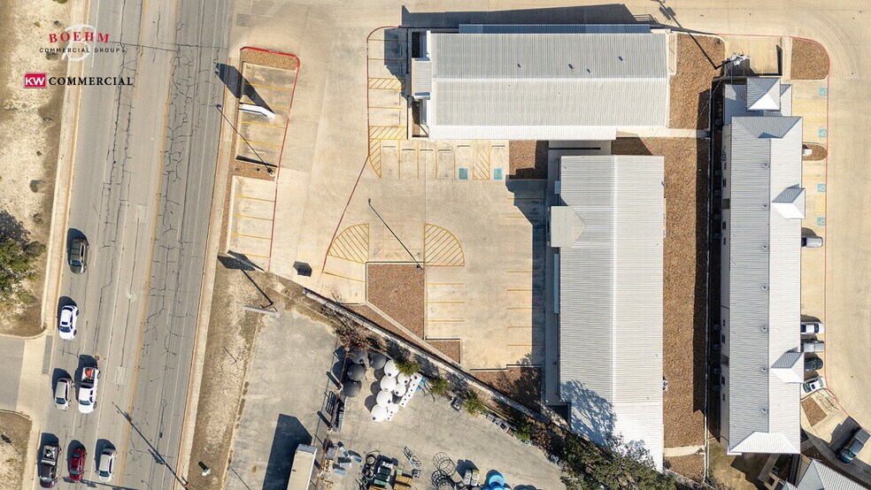 More Photos Of 1401-1405 Sidney Baker St, Kerrville Office For Sale