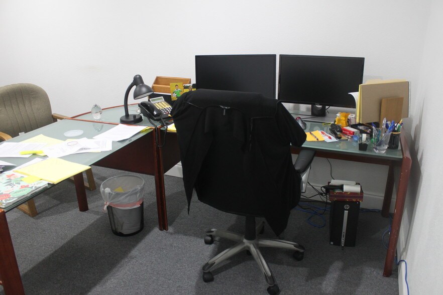 More Photos Of 2475 Hollywood Blvd, Hollywood Office For Lease