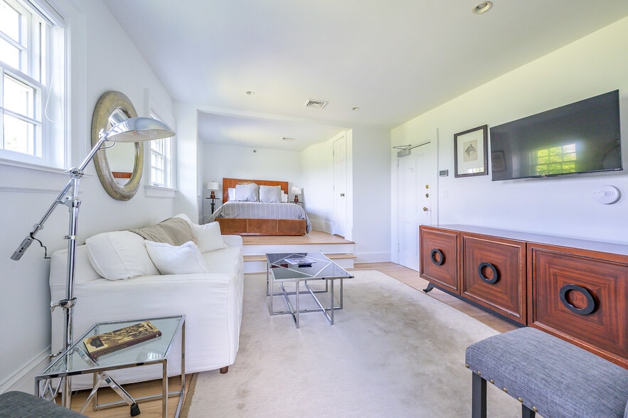 More Photos Of 2 Kemble St, Lenox Hospitality For Sale