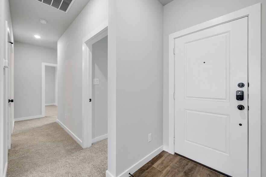 More Photos Of 651-655 Clovis St, Midlothian Apartments For Sale