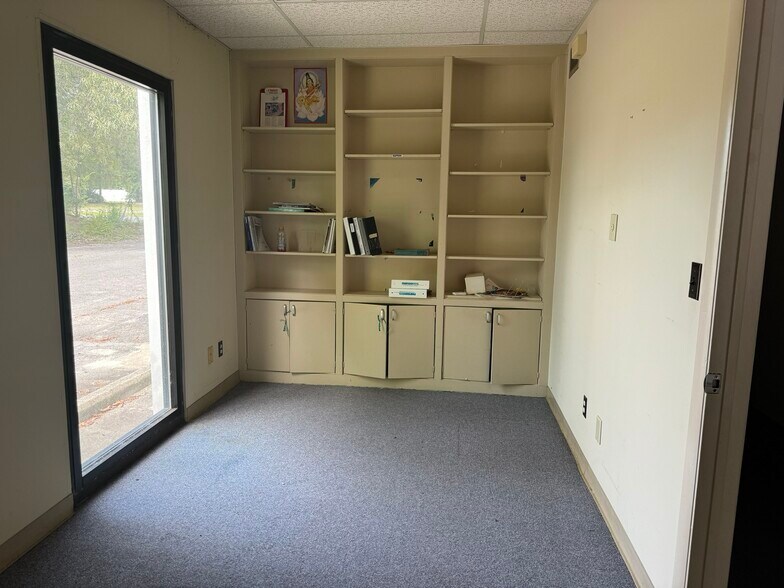 More Photos Of 606 Academy Ave, Dublin Medical For Lease