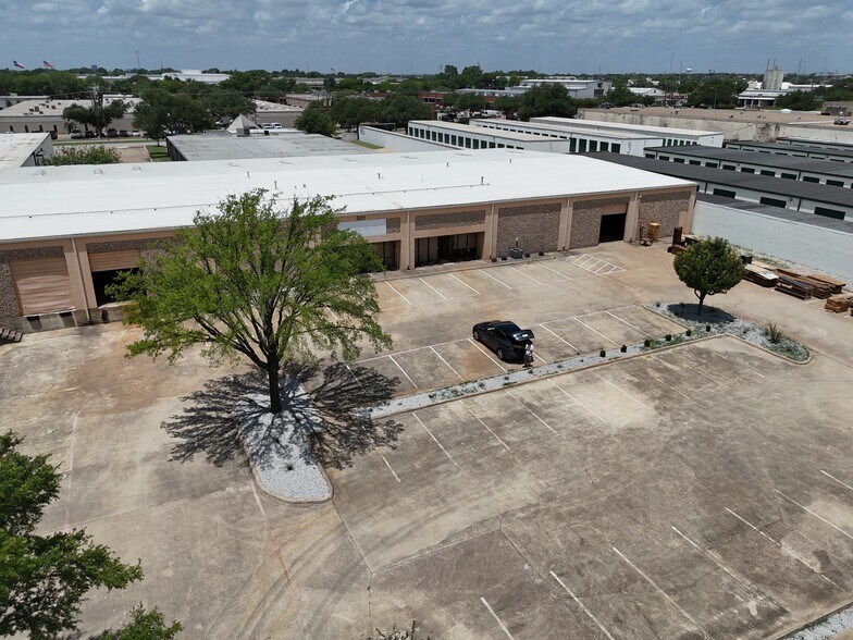 More Photos Of 501 Industrial Dr, Richardson Warehouse For Lease