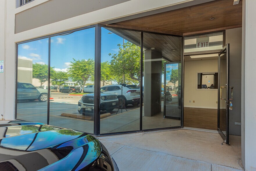 More Photos Of 300 Ohukai Rd, Kihei Showroom For Sale