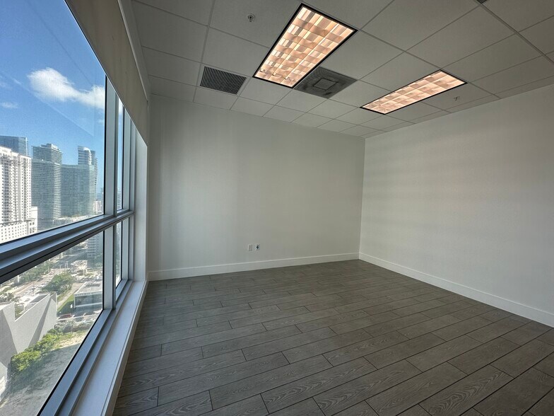 More Photos Of 175 SW 7th St, Miami Medical For Lease