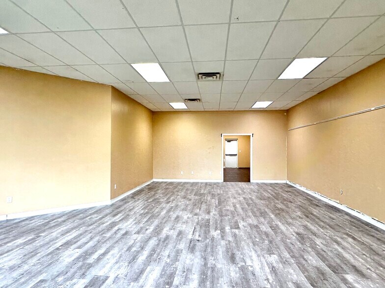 More Photos Of 1403 S Lake Park Ave, Hobart Unknown For Lease