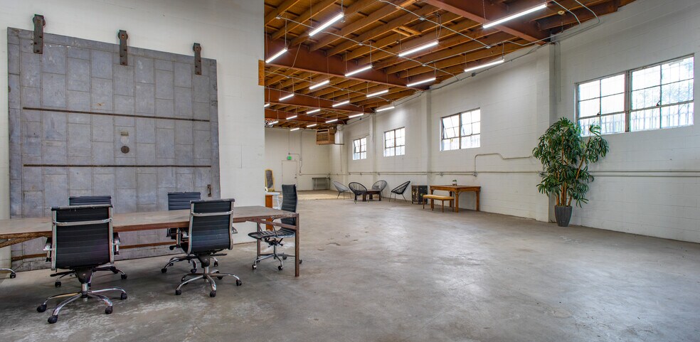 More Photos Of 3641-3645 10th Ave, Los Angeles Showroom For Lease