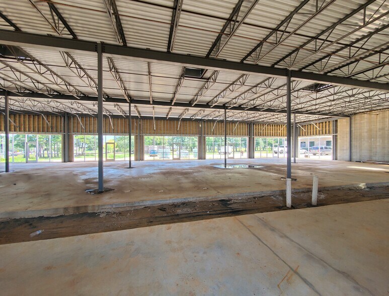 More Photos Of 75 Executive Retail - TBD, Conroe Storefront Retail Office For Lease