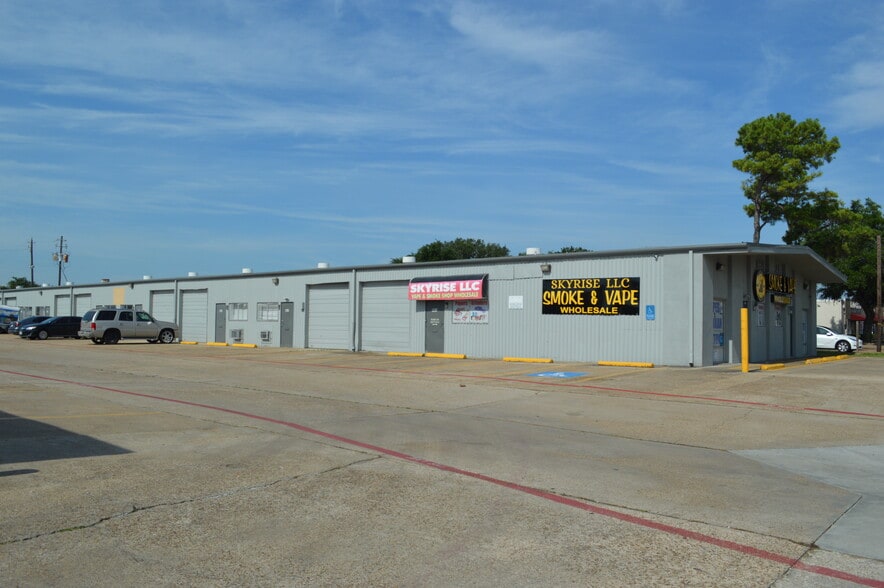 More Photos Of 9801-9811 Harwin Dr, Houston Warehouse For Lease