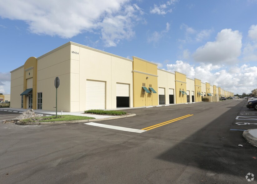 More Photos Of 10424 W State Road 84, Davie Warehouse For Lease