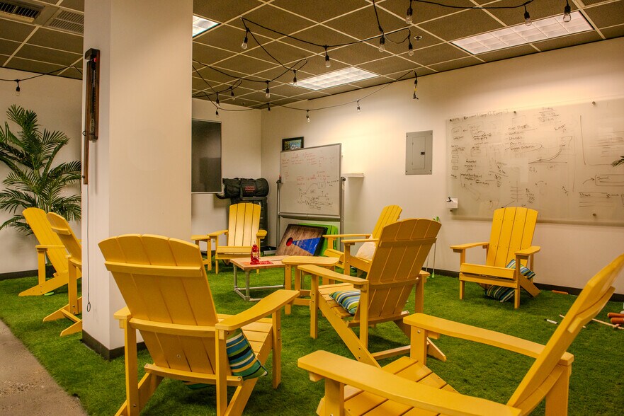 More Photos Of 3300 Meridian Ave N, Seattle Office Residential For Lease