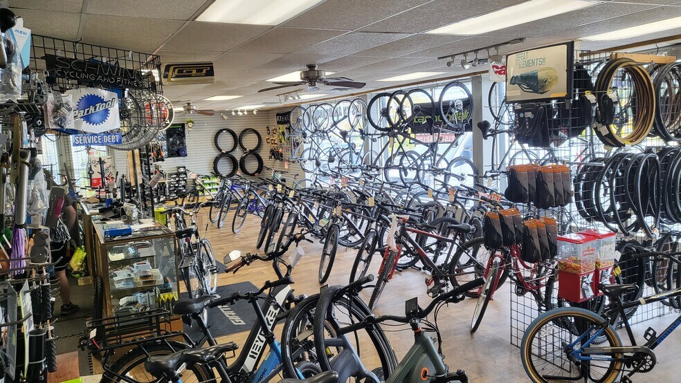 More Photos Of 7741 Frankford Ave, Philadelphia Freestanding For Sale