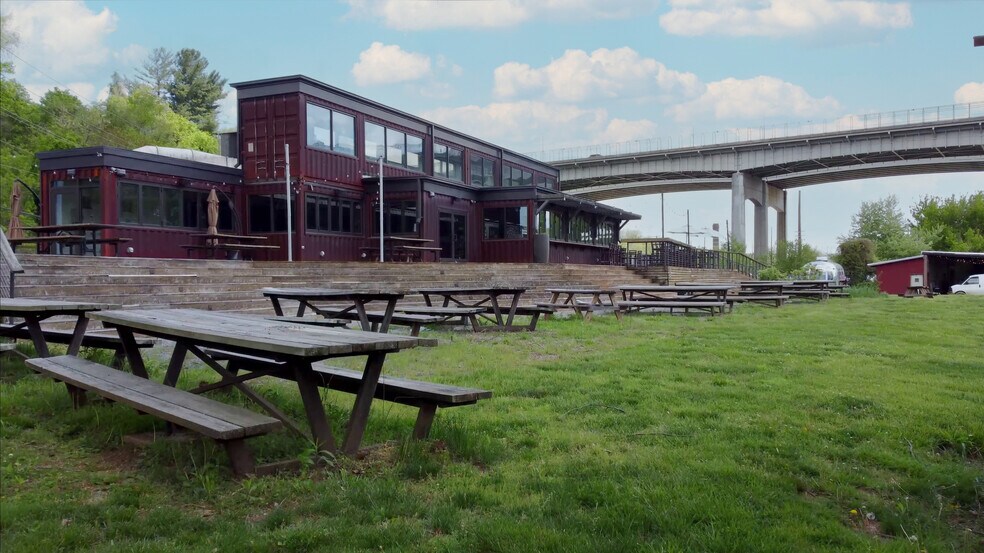 More Photos Of 350 Riverside Dr, Asheville Restaurant For Sale